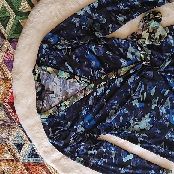 BCBG Max Azria Adele Blue Pretty Floral Knee Length Wrap Dress Large - Picture 3 of 7